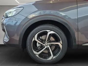 MG HS Luxury Pano 360 LED Navi Carplay