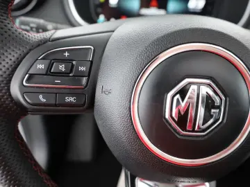 MG HS 1.5 T-GDI Luxury Aut. LED ACC Navi 360  Pano