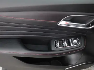 MG HS 1.5 T-GDI Luxury Aut. LED ACC Navi 360  Pano