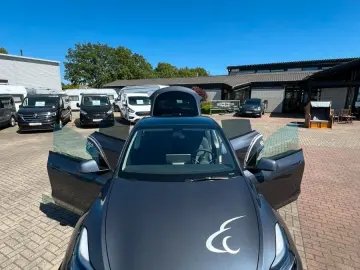 TESLA Model Y 2023 Europe Standard Range