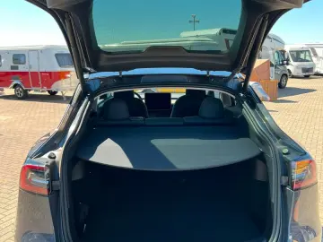 TESLA Model Y 2023 Europe Standard Range