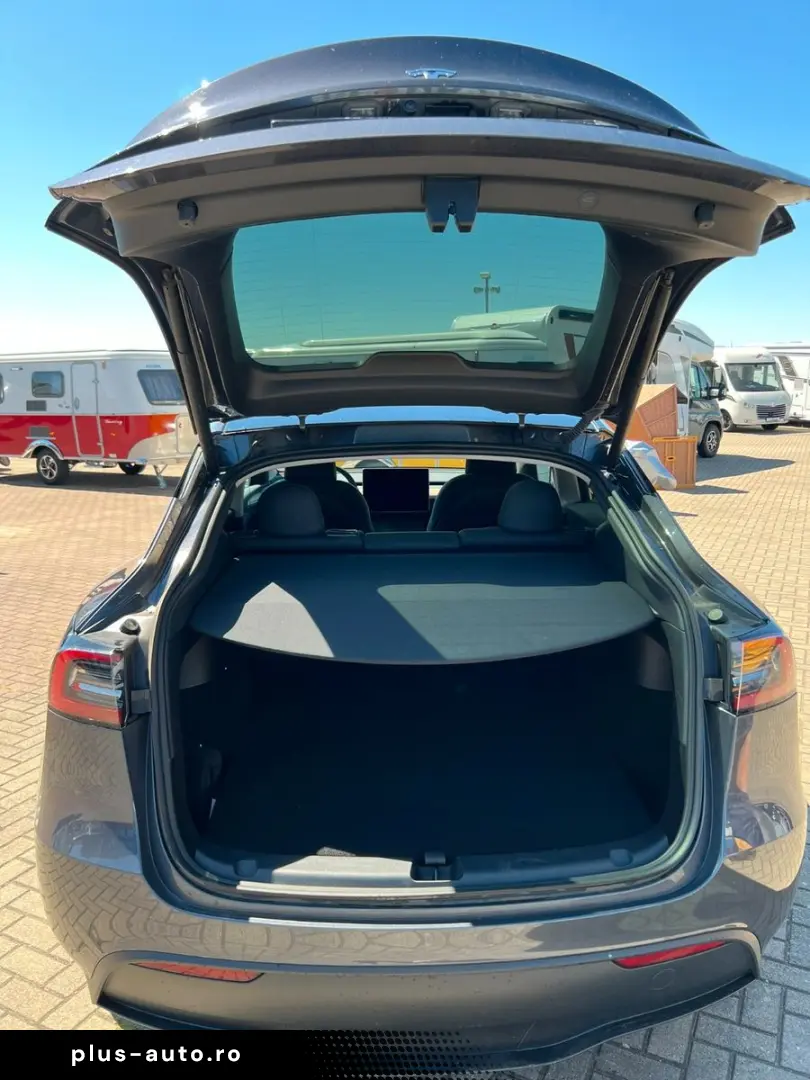 TESLA Model Y 2023 Europe Standard Range