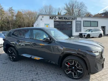 BMW XM 50 e B&W  IconicGlow  360