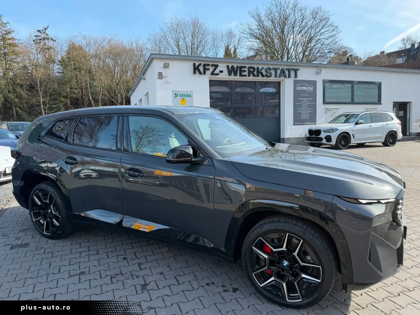 BMW XM 50 e B&W  IconicGlow  360