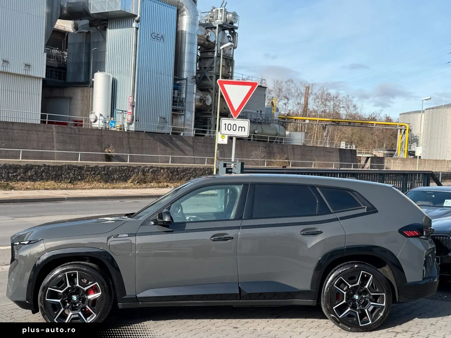 BMW XM 50 e B&W  IconicGlow  360