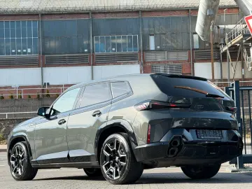 BMW XM 50 e B&W  IconicGlow  360