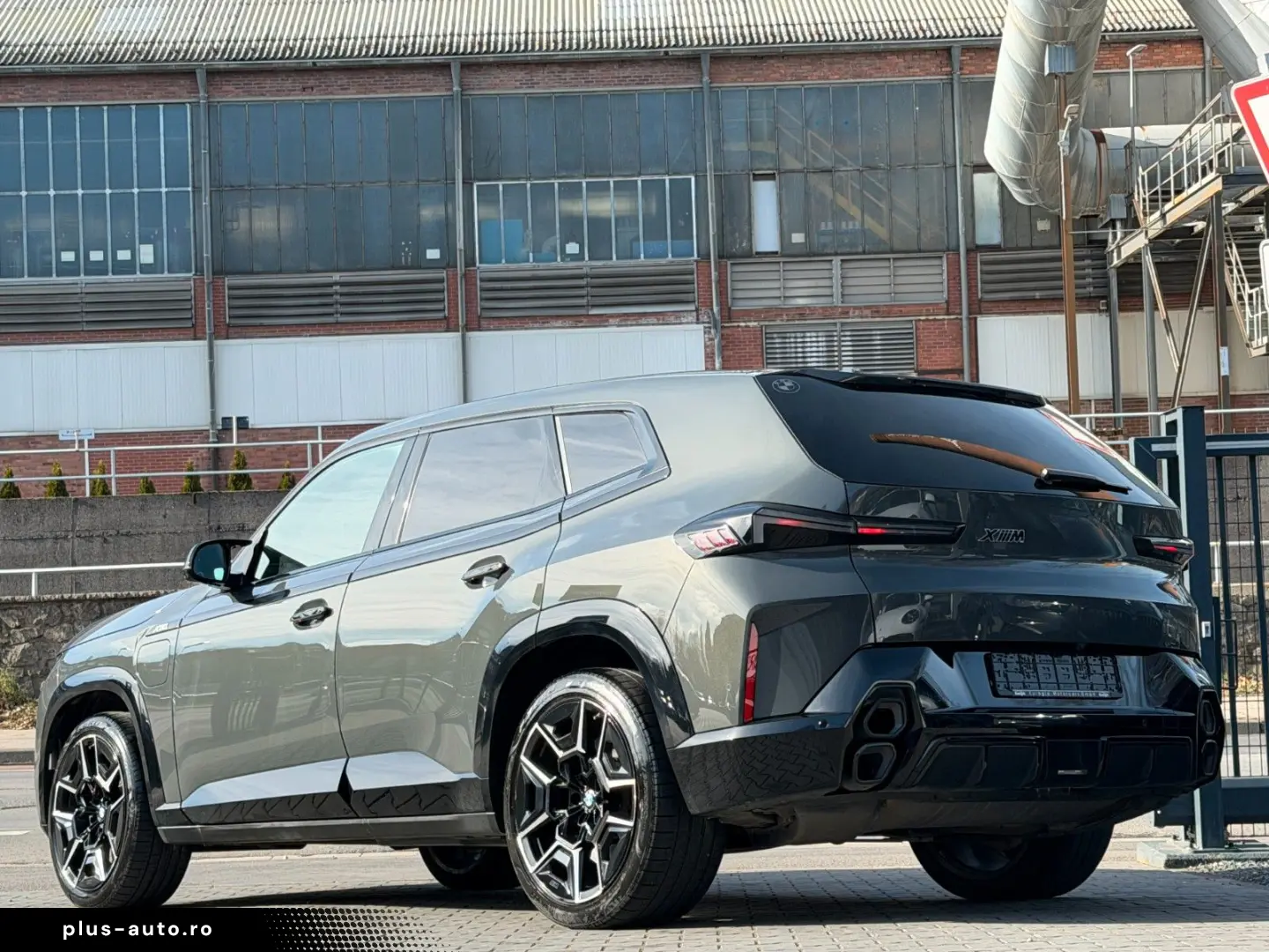 BMW XM 50 e B&W  IconicGlow  360