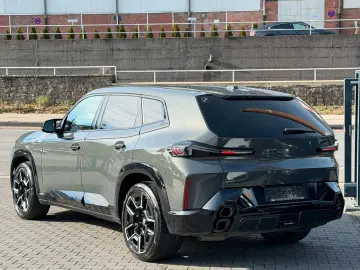 BMW XM 50 e B&W  IconicGlow  360