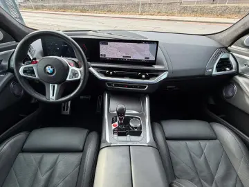 BMW XM 50 e B&W  IconicGlow  360