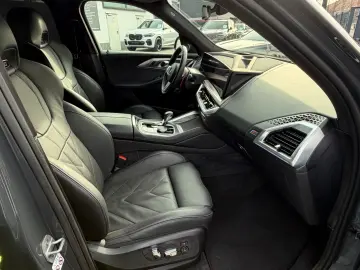 BMW XM 50 e B&W  IconicGlow  360