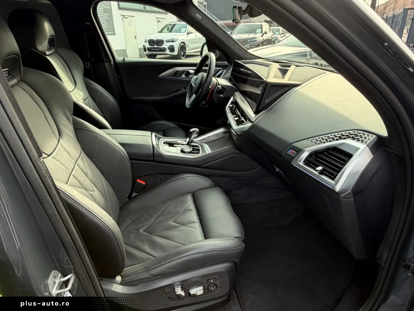 BMW XM 50 e B&W  IconicGlow  360