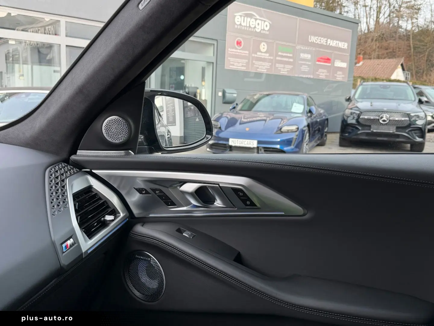 BMW XM 50 e B&W  IconicGlow  360