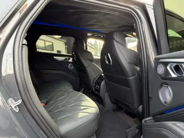 BMW XM 50 e B&W  IconicGlow  360