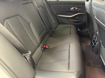 BMW 330iLimousine M Sport Lase Navi Leder DAB PDC