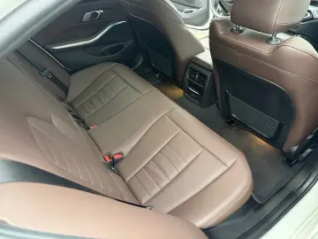 BMW 330i Limousine MSport LED Curved Hifi RFK Ambien