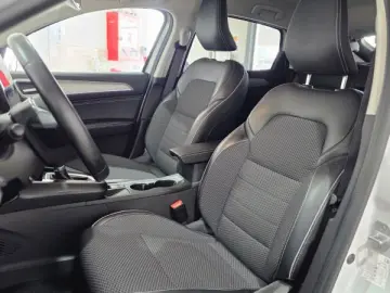 RENAULT ARKANA 1.6 E-Tech 145 techno