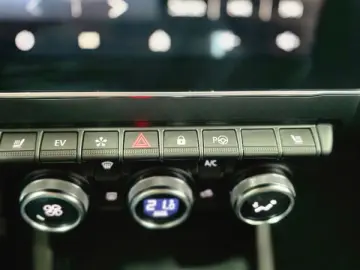 RENAULT ARKANA 1.6 E-Tech 145 techno