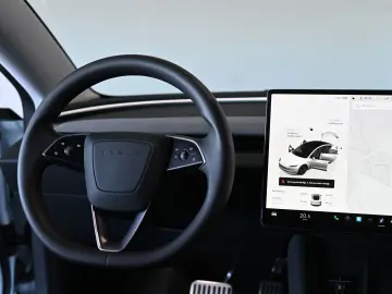 TESLA Model 3 Long Range Dual AWD AHK ACC Pano