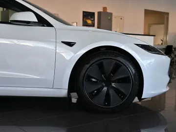 TESLA Model 3 Long Range Dual AWD AHK ACC Pano