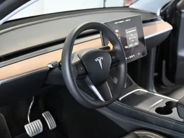 TESLA Model Y Performance Long Range Dual AWD