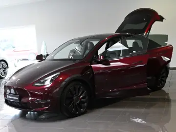 TESLA Model Y Performance Long Range Dual AWD
