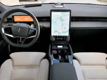 Polestar 3   in STOCK  B&W   MASSAGE