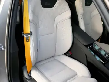 Polestar 3   in STOCK  B&W   MASSAGE