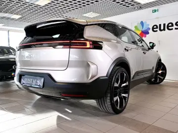 Polestar 3   in STOCK  B&W   MASSAGE