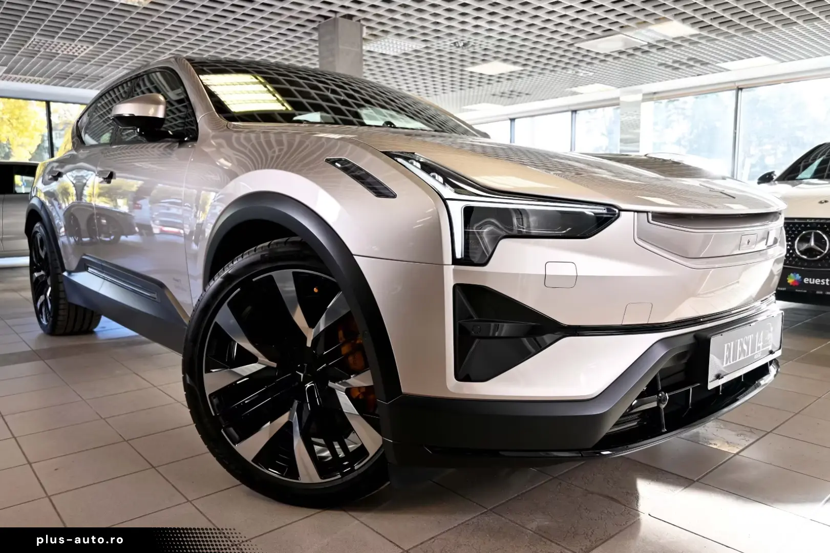 Polestar 3   in STOCK  B&W   MASSAGE