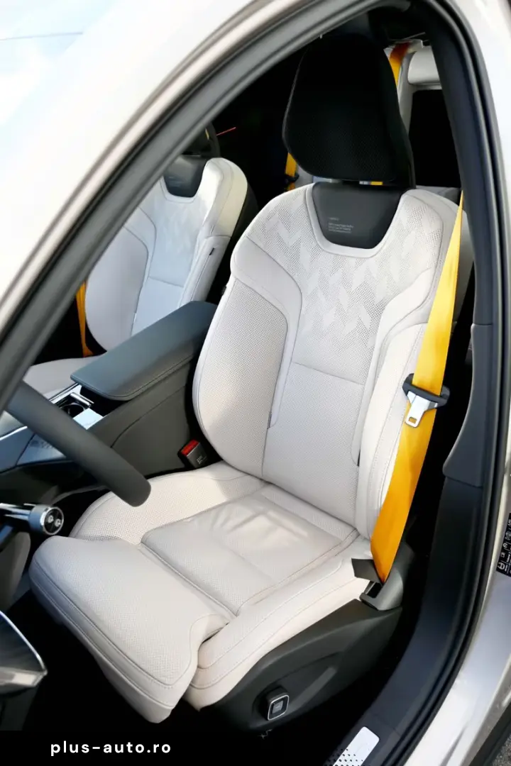 Polestar 3   in STOCK  B&W   MASSAGE