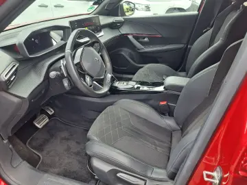 PEUGEOT 2008 GT Pack 130 EAT8 Automatik