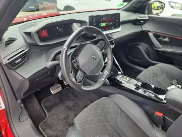 PEUGEOT 2008 GT Pack 130 EAT8 Automatik