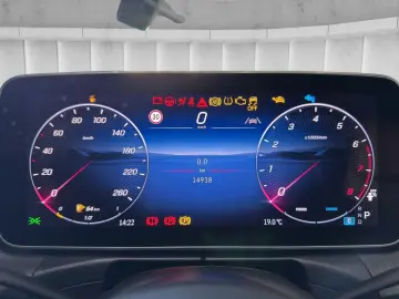 MERCEDES-BENZ CLE 200 AMG Night Panorama Burmester Memory 20