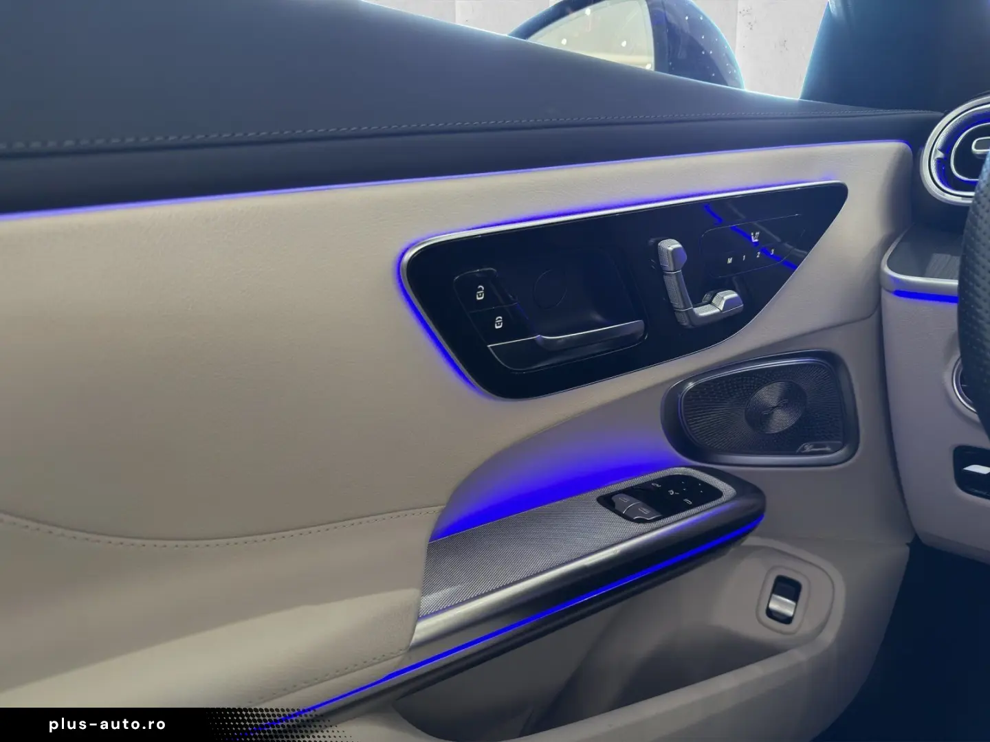 MERCEDES-BENZ CLE 200 AMG Night Panorama Burmester Memory 20