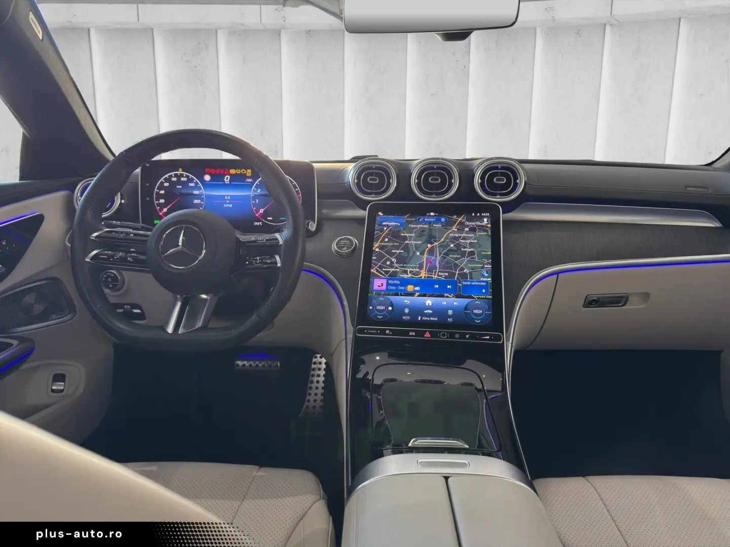 MERCEDES-BENZ CLE 200 AMG Night Panorama Burmester Memory 20