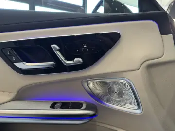 MERCEDES-BENZ CLE 200 AMG Night Panorama Burmester Memory 20