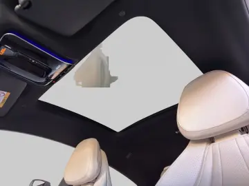 MERCEDES-BENZ CLE 200 AMG Night Panorama Burmester Memory 20