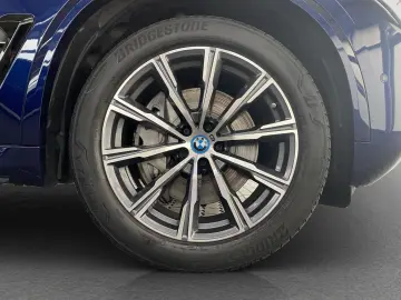 BMW X5 xDrive50e    M-Sport ACC Luftfw. PanoSD AHK B