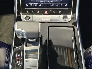 AUDI Q8 50 TDI S Line Pano Matrix Softc.Hud Belüf 360