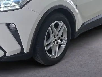 TOYOTA C-HR Hybrid Flow