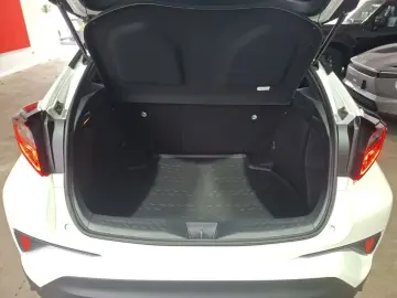 TOYOTA C-HR Hybrid Flow