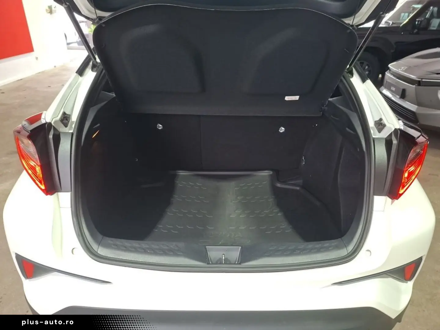 TOYOTA C-HR Hybrid Flow