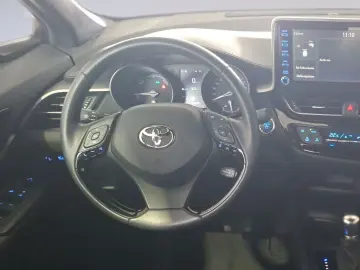 TOYOTA C-HR Hybrid Flow