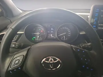 TOYOTA C-HR Hybrid Flow