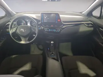 TOYOTA C-HR Hybrid Flow