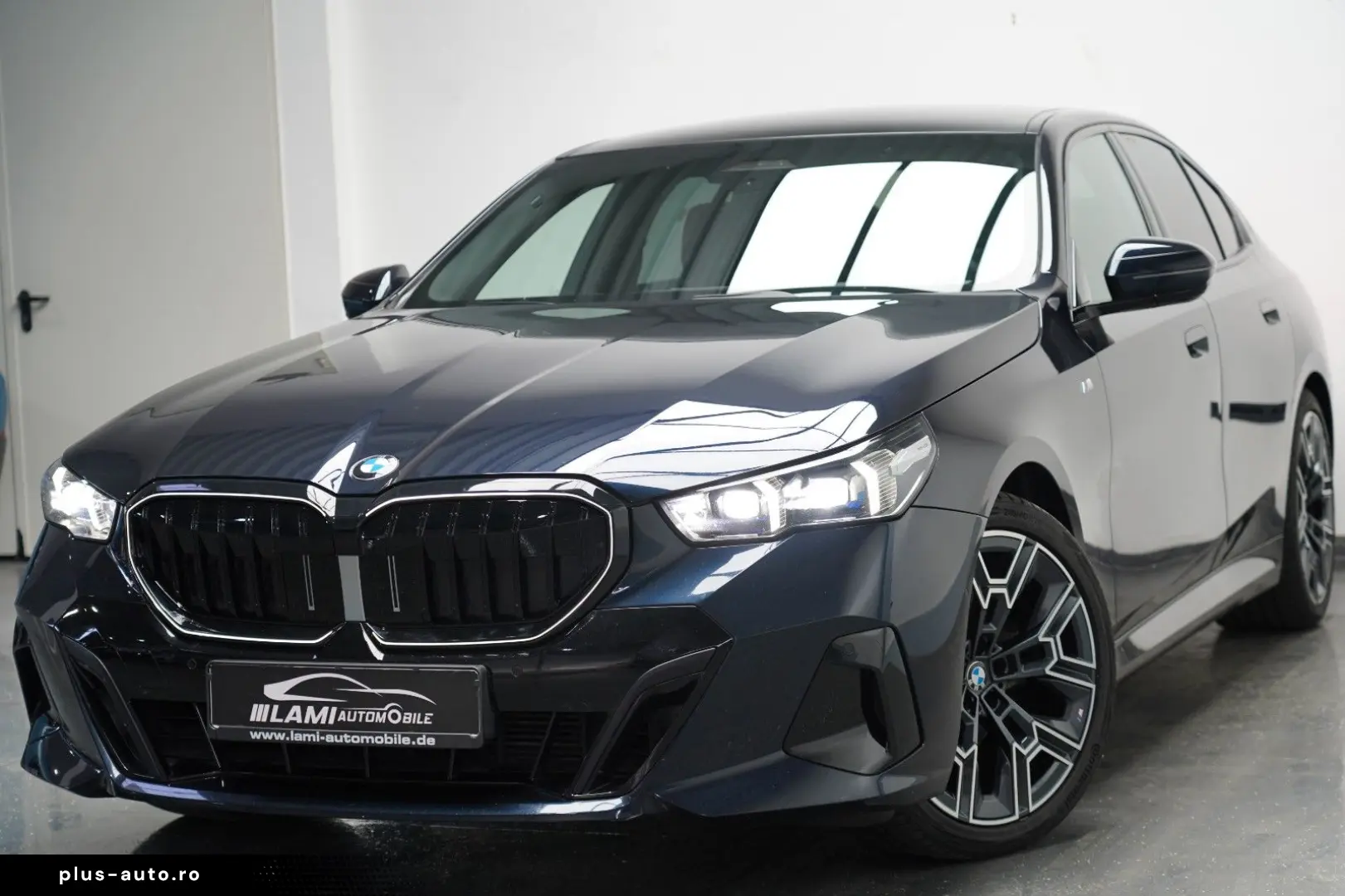 BMW 520d xDrive M Sport ICONIC PANO HUD 360 B&W