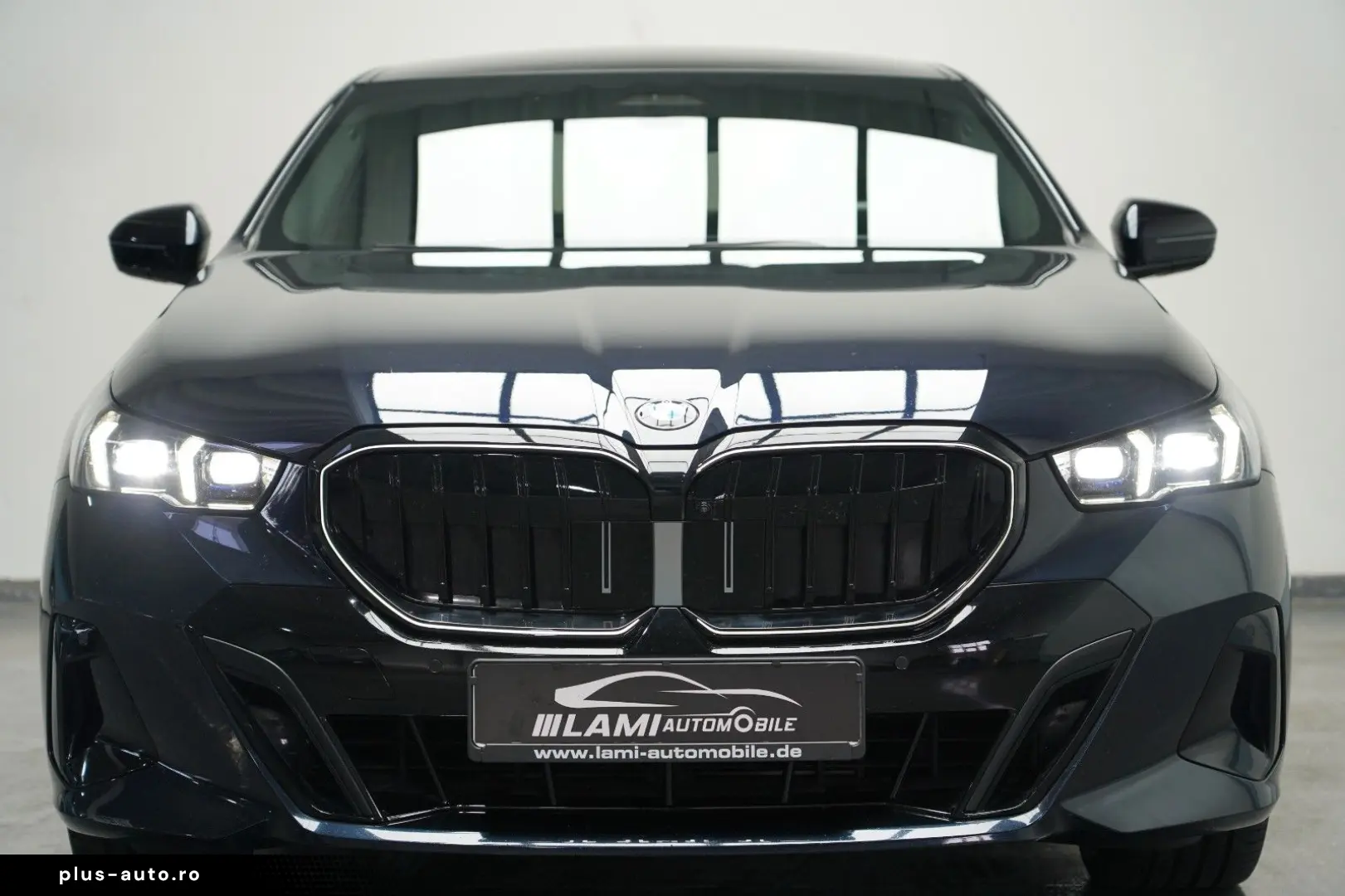 BMW 520d xDrive M Sport ICONIC PANO HUD 360 B&W