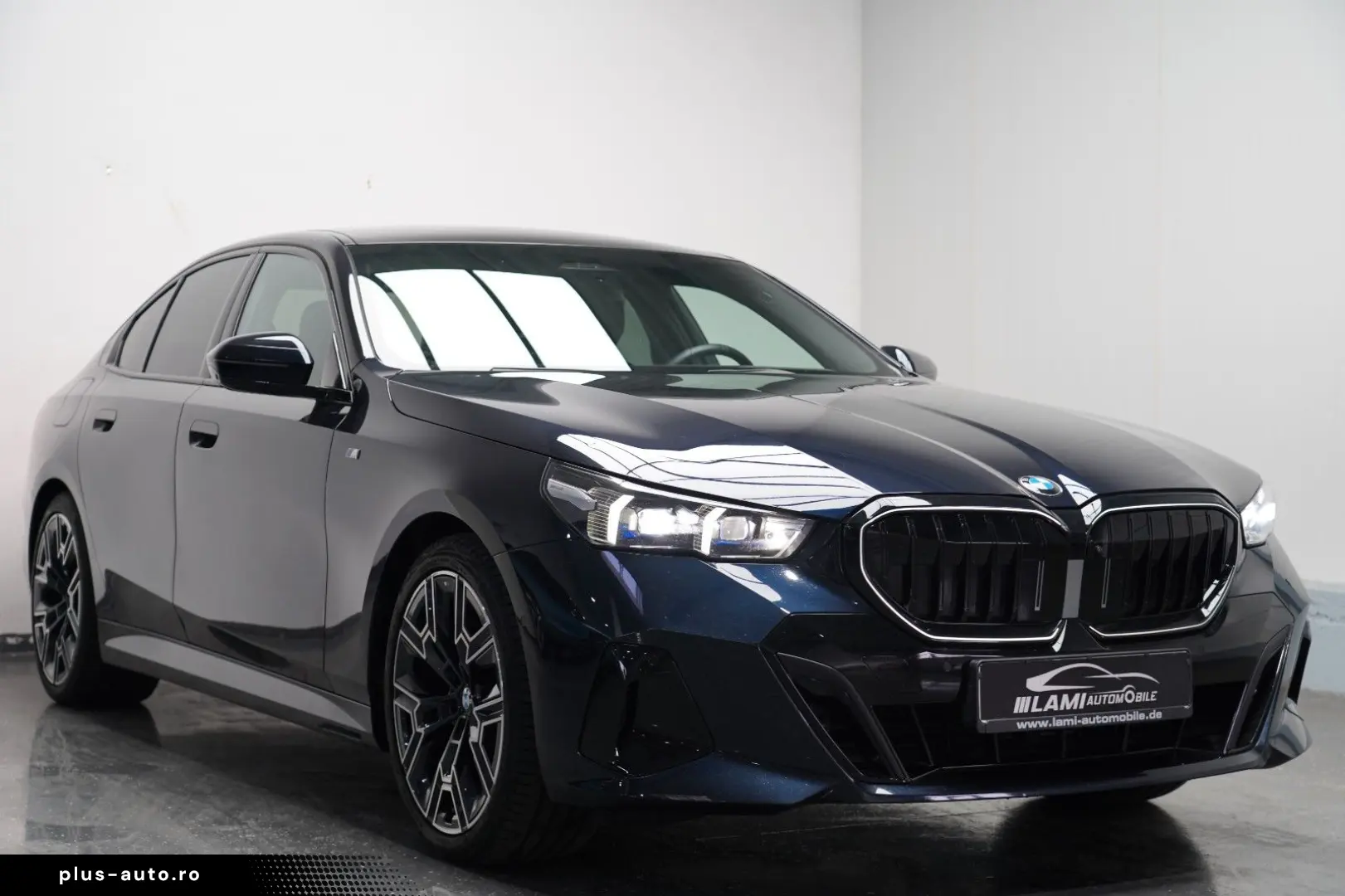 BMW 520d xDrive M Sport ICONIC PANO HUD 360 B&W