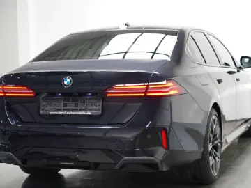 BMW 520d xDrive M Sport ICONIC PANO HUD 360 B&W