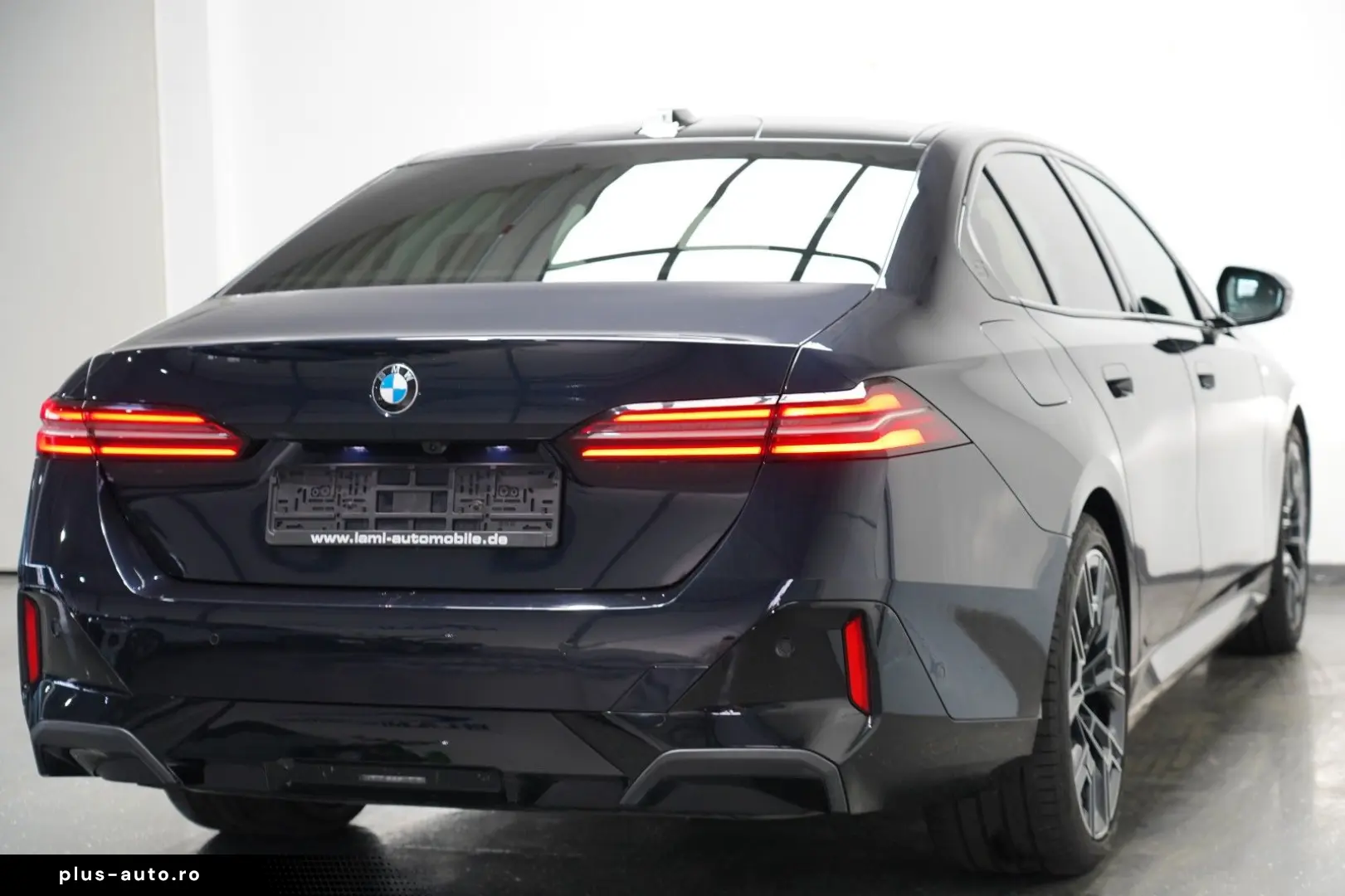 BMW 520d xDrive M Sport ICONIC PANO HUD 360 B&W